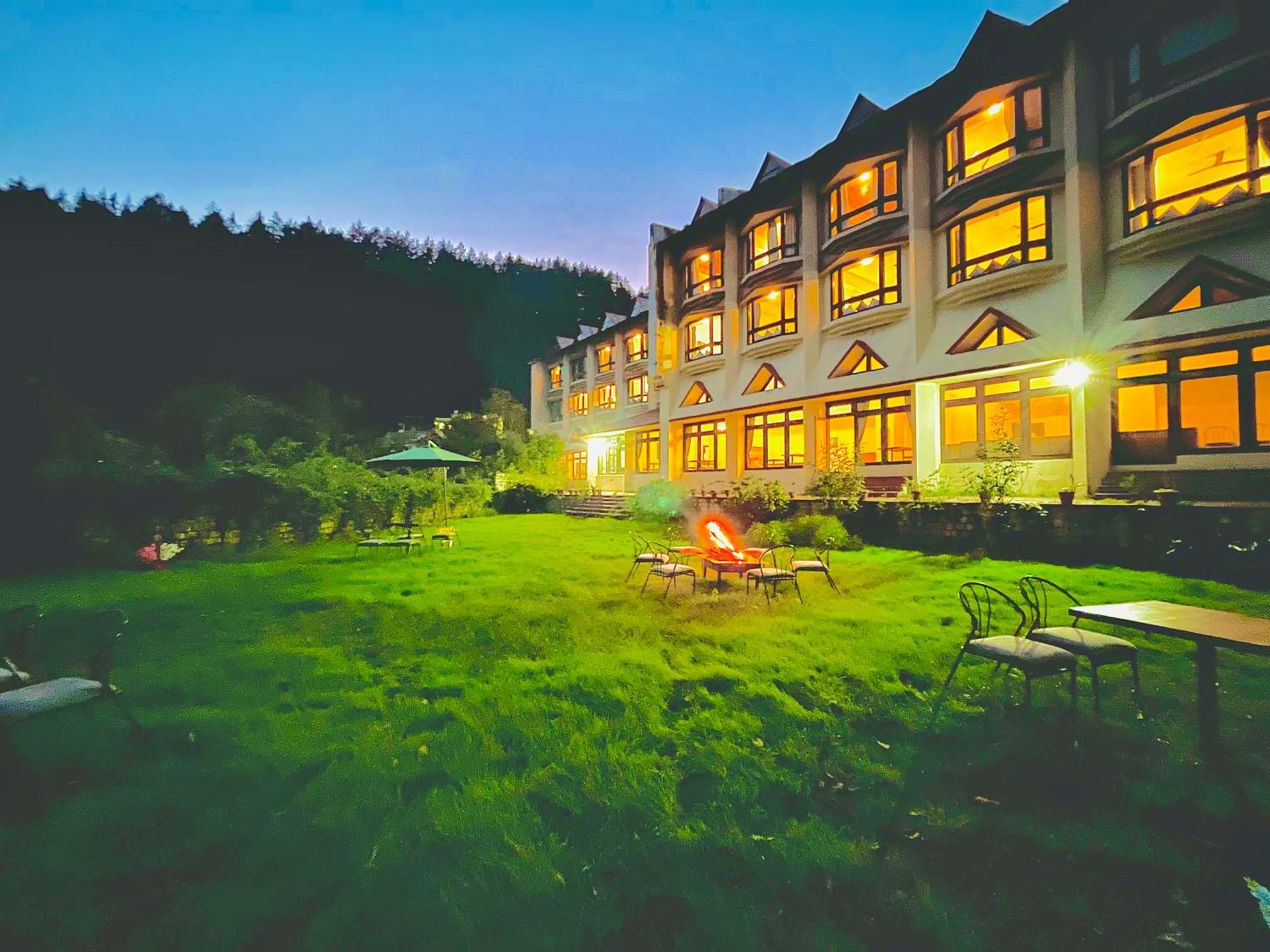Sagar Resort !! Mountain View ! Luxury Stay ! Family Resort ! Private Parking ! Near Mall Road Manāli Exterior foto