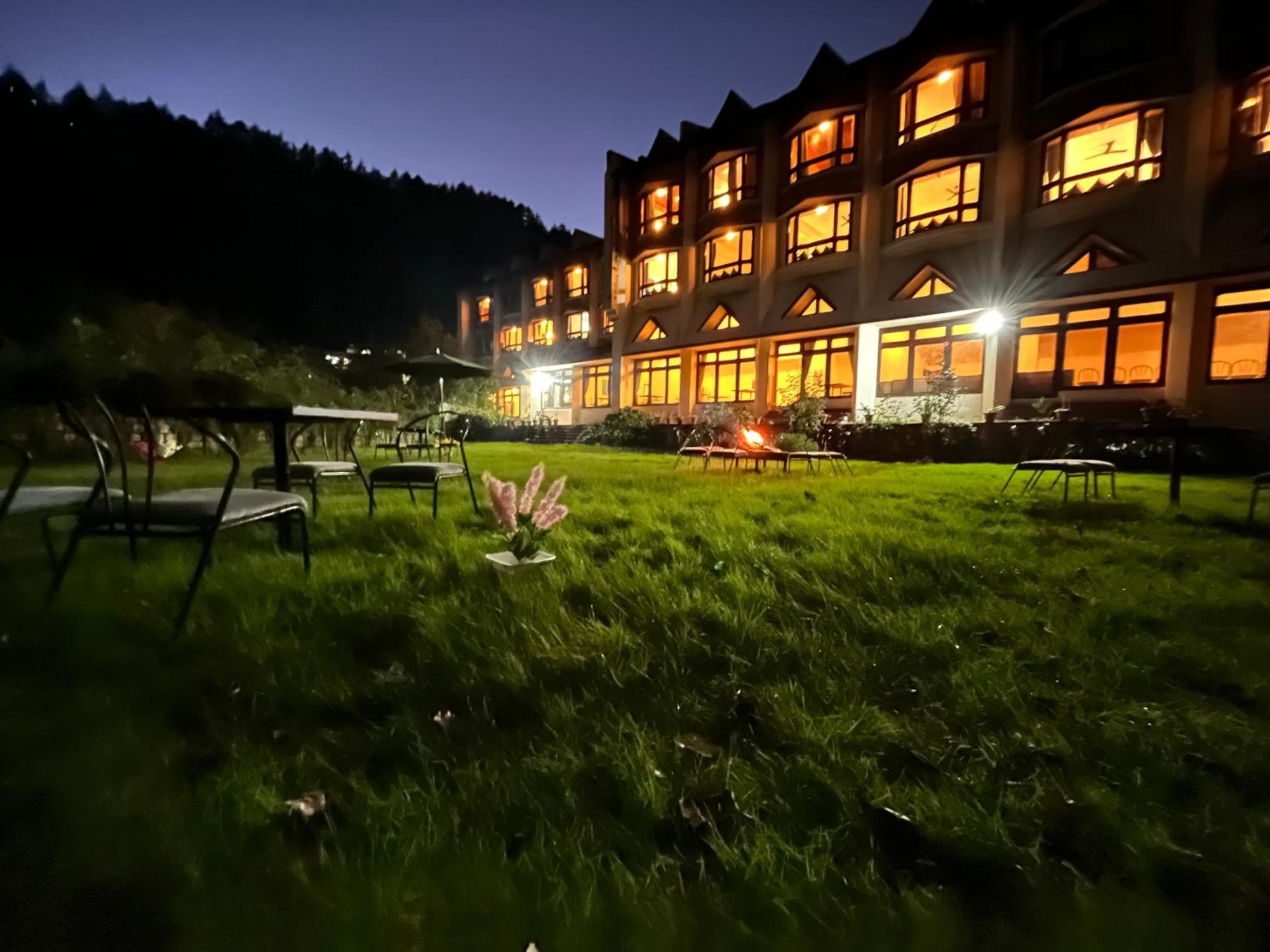 Sagar Resort !! Mountain View ! Luxury Stay ! Family Resort ! Private Parking ! Near Mall Road Manāli Exterior foto