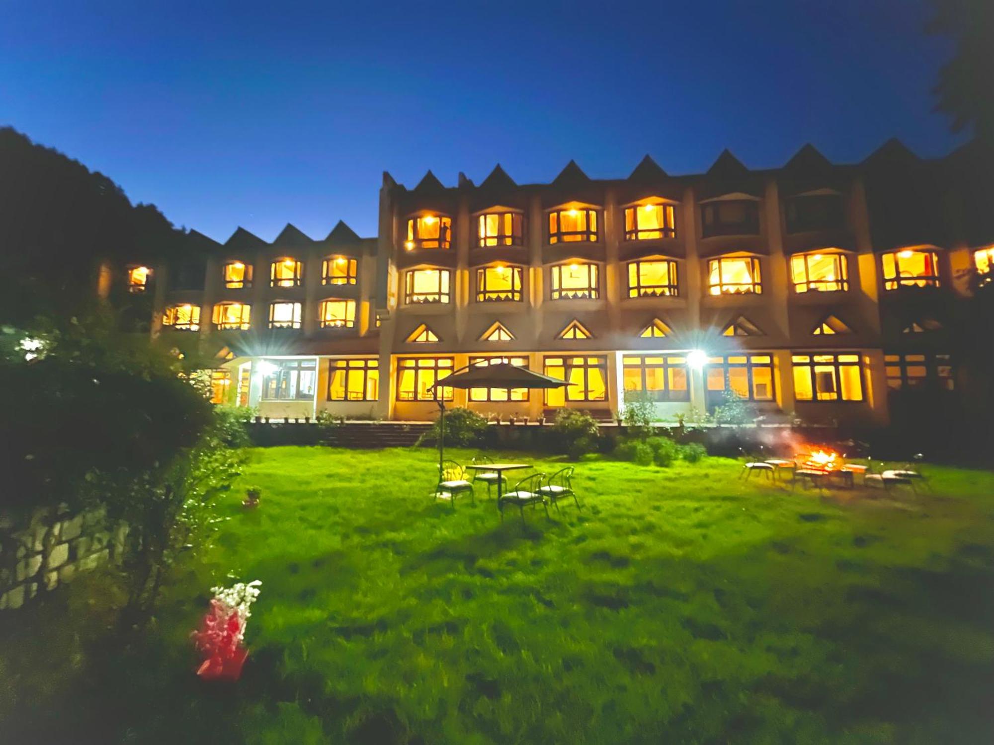 Sagar Resort !! Mountain View ! Luxury Stay ! Family Resort ! Private Parking ! Near Mall Road Manāli Exterior foto